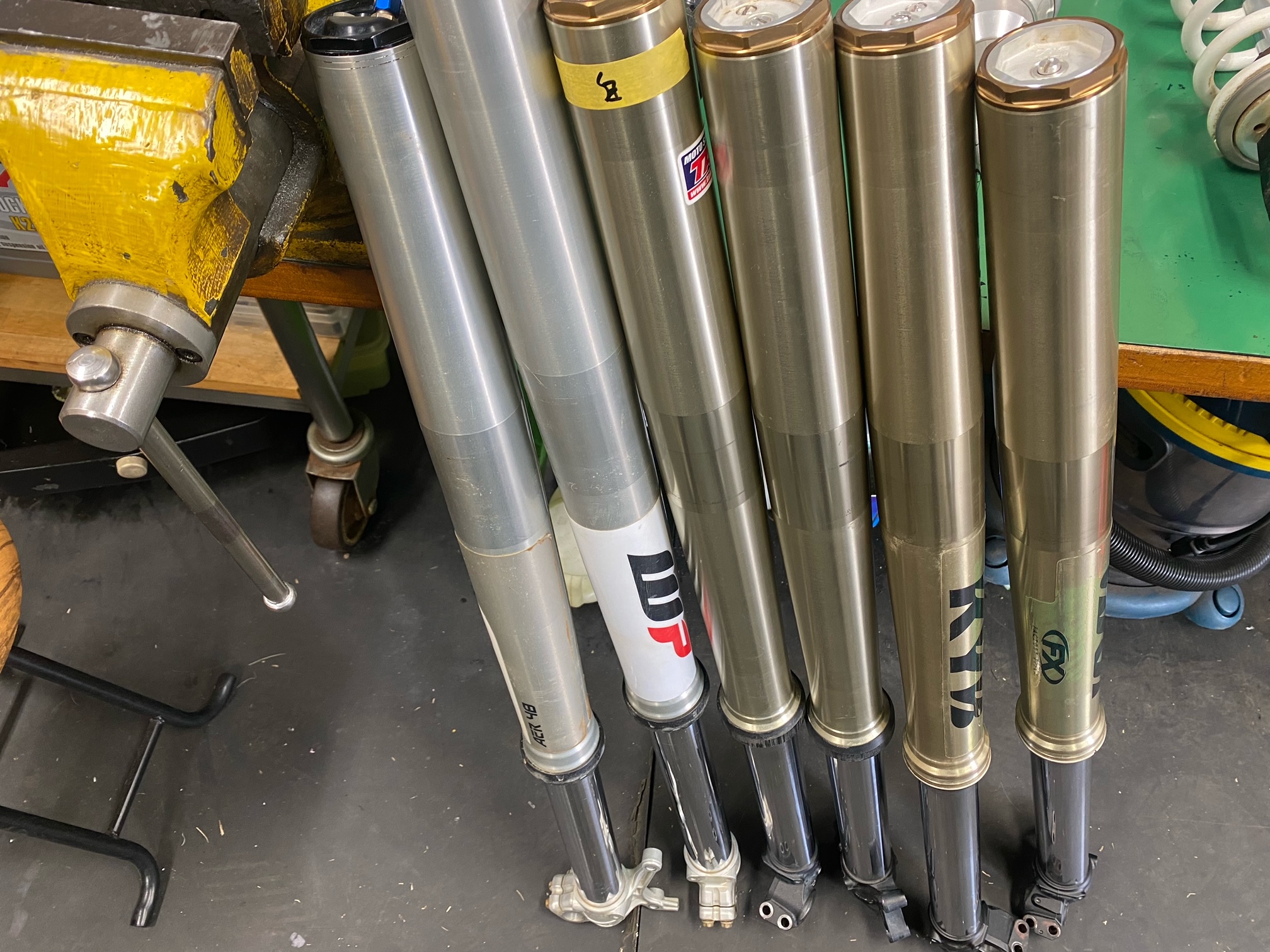 サスペンションOH、リバルビング